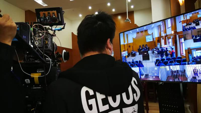 AI生成VS人工创意——麒麟区广告片拍摄公司的技术浪漫主义实践